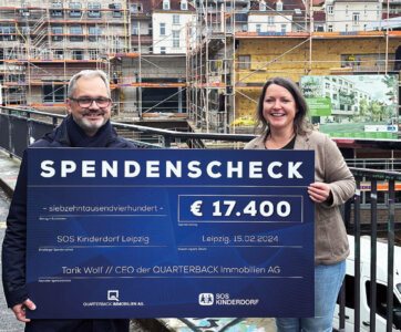 QUARTERBACK Immobilien AG übergibt Spendencheck an SOS-Kinderdorf